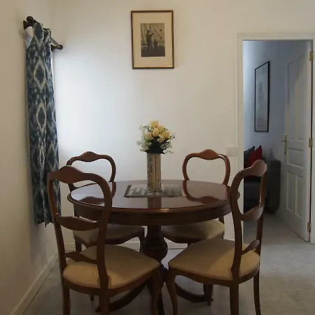 Apartamento Casa Valientes B - Free Private Parking, Patio, Wifi & Ac